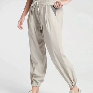 NWT, Athleta Grey Revive Pant Size 8